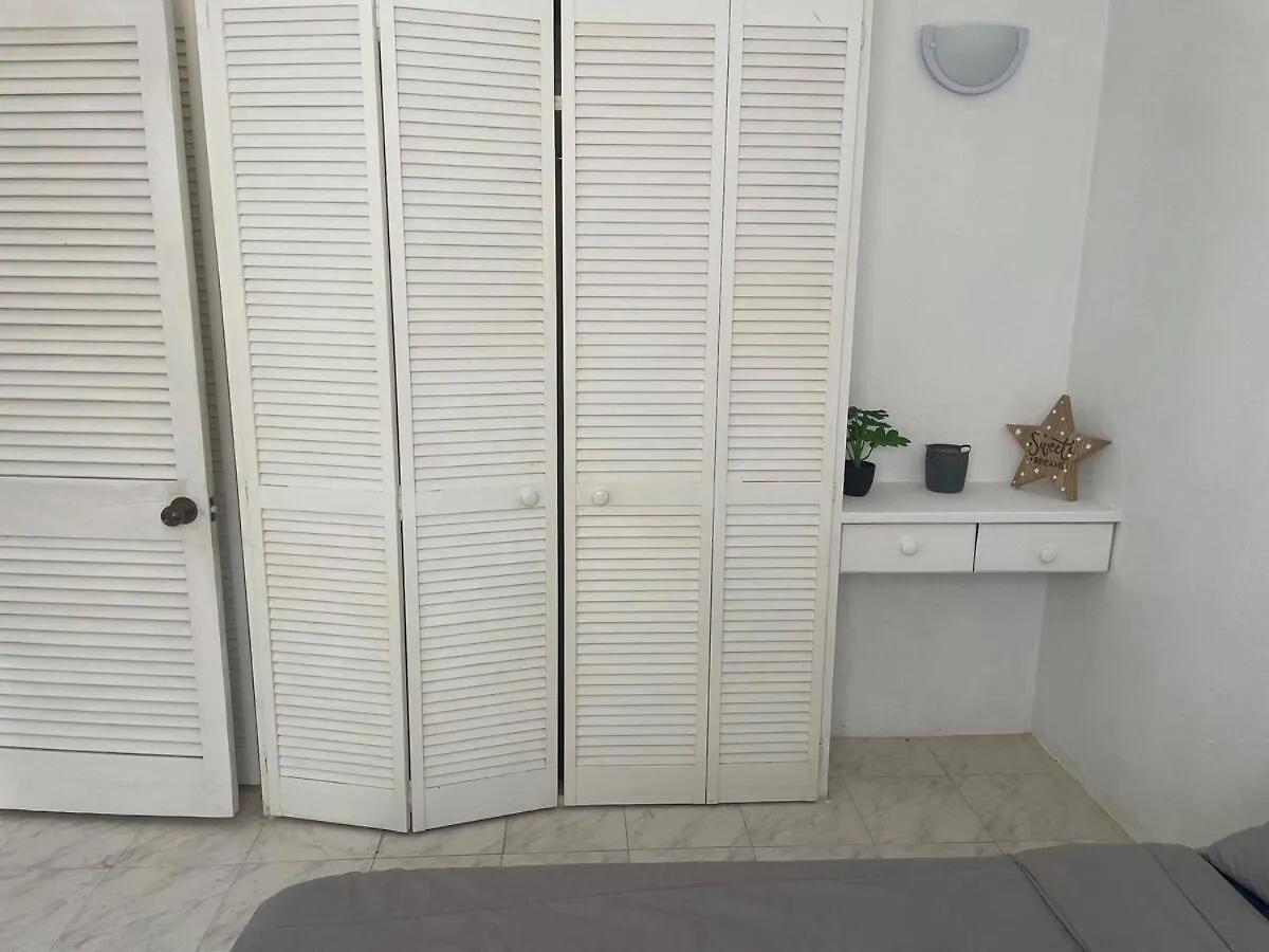 Apartment Cozy 2 Bedroom Furnished Apartment, Oistins Ch Ch Christ Church